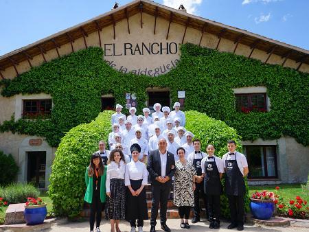 Imagen Un centenar de comensales del sector de la hostelería y la restauración asisten a la presentación del menú Kilómetro Cero de la provincia de Segovia en El Rancho de la Aldegüela