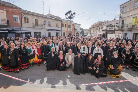 Imagen La Diputación colabora con la segunda concentración del Traje Regional segoviano, que se celebra en Sacramenia reuniendo a...