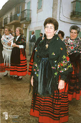 Celebración de Santa Águeda en la Plaza de España(circa 1990) Paca Sanz